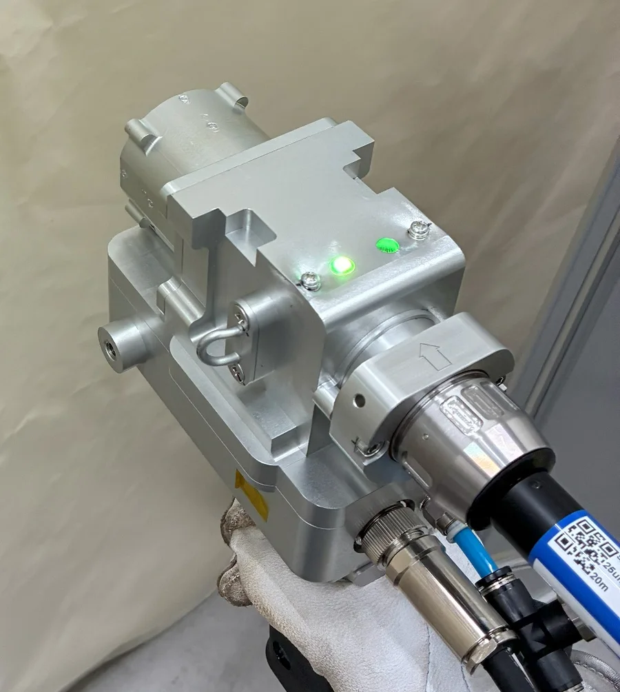 対象物との距離を検知する距離センサーを備えたインフラレーザ®の照射ヘッド